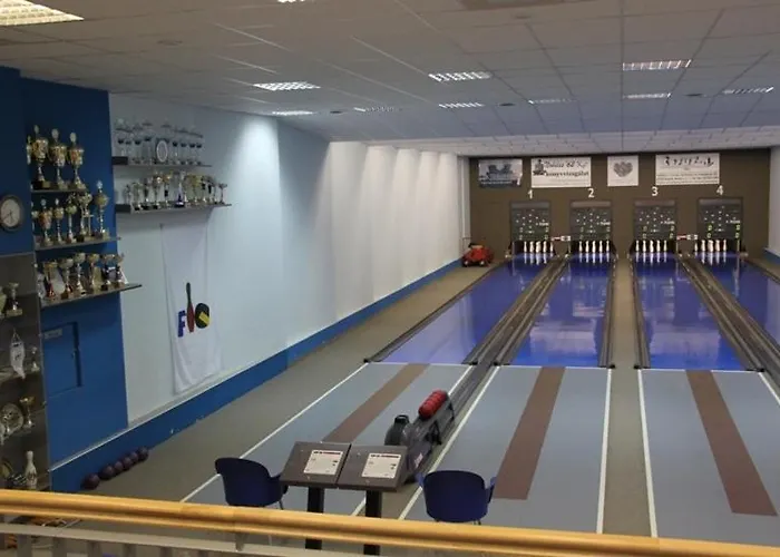 מוטל Teke Bowling Centrum Es Sport Panzio סגד