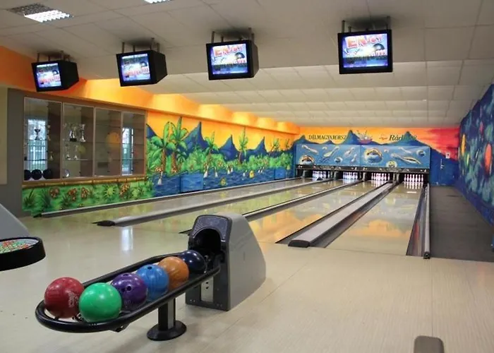 מוטל Teke Bowling Centrum Es Sport Panzio סגד