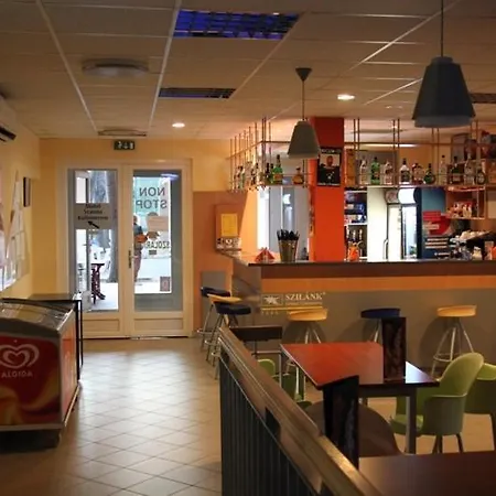 موتيل Teke Bowling Centrum Es Sport Panzio سيغيد